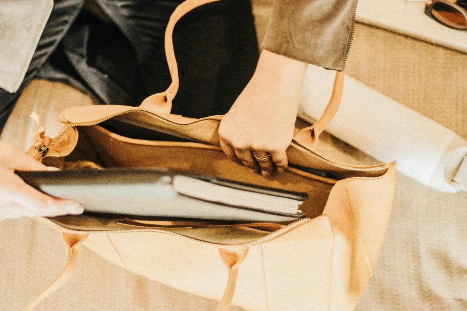 lightweight travel bag